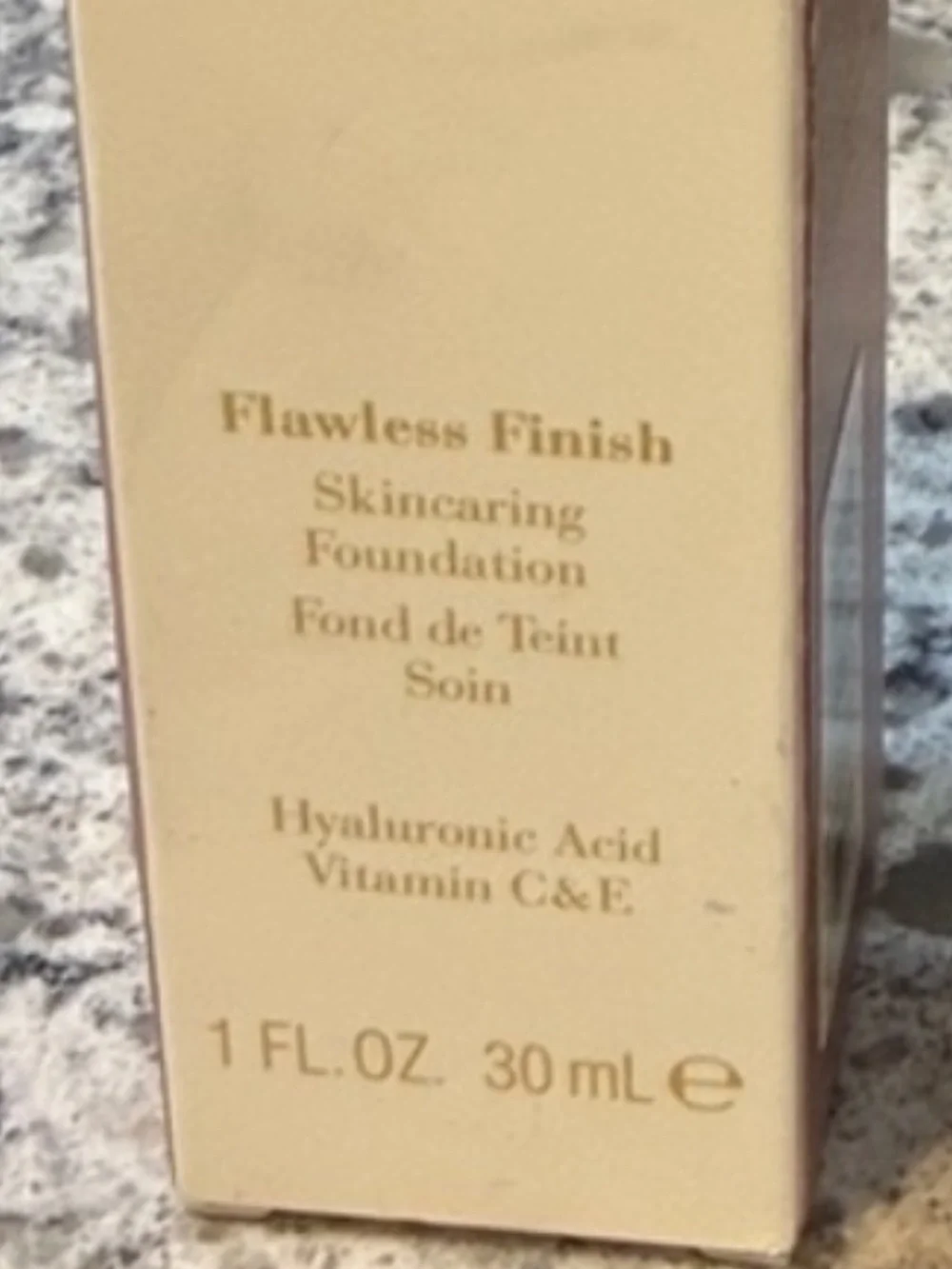 Elizabeth Arden Flawless Finish Foundation - New in box 30ml 1 oz 640N